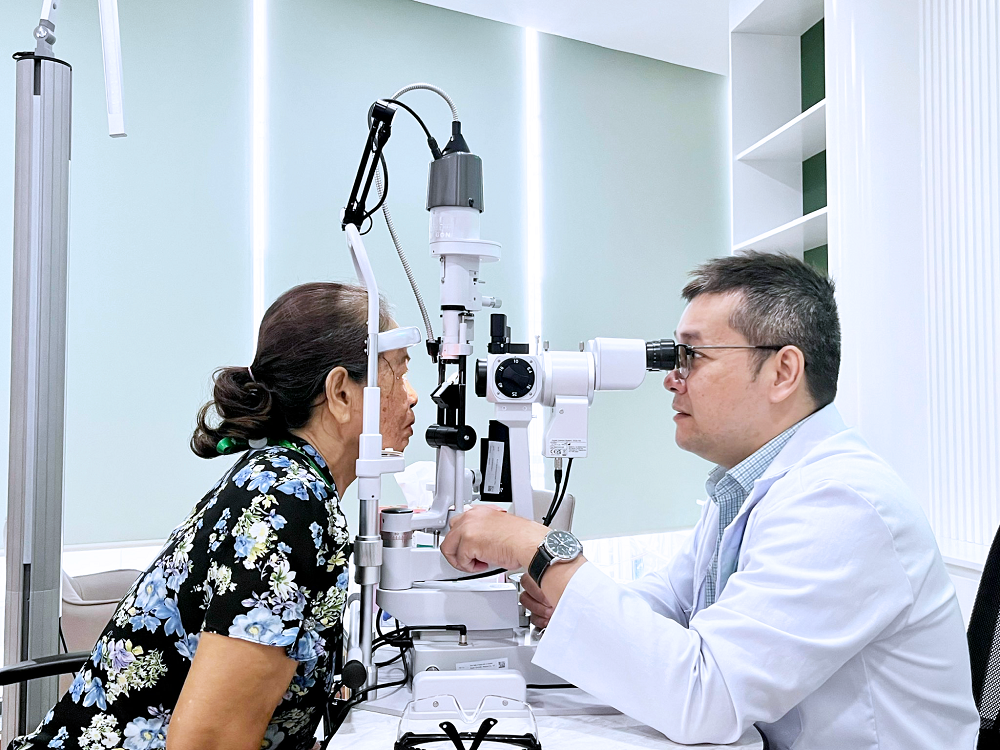 Không chờ gần mất thị lực mới tìm đến bác sĩ phẫu thuật